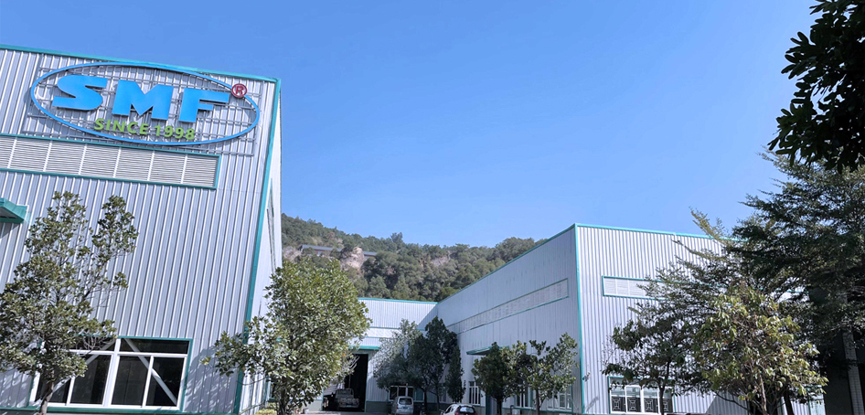 善于运用全世界各大品牌最新的电气系统和零配件，一直致力于各类涂布机、流延机及配套分切机、复卷机的设计与制造